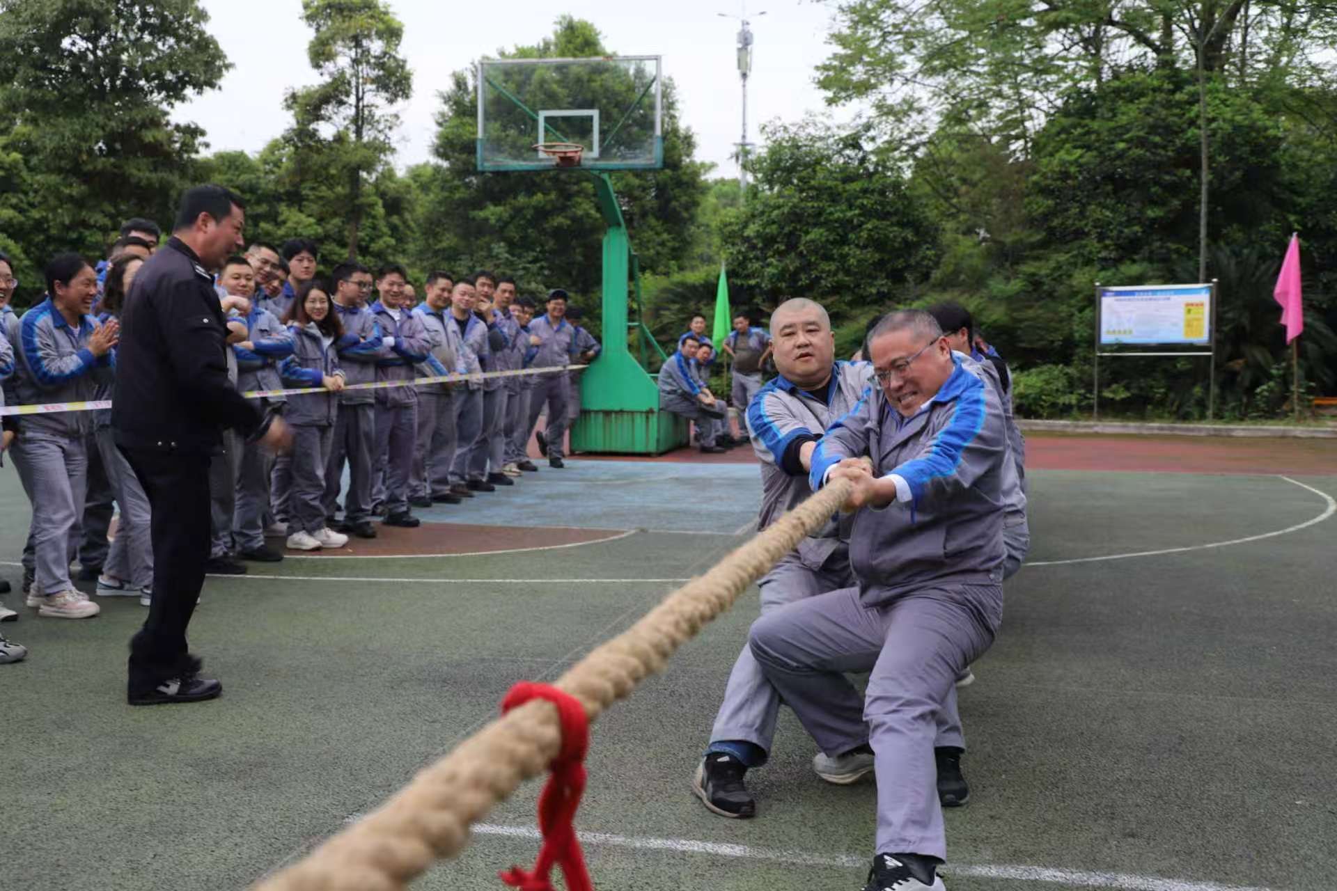 凝心聚力  “绳”采飞扬——公司举办建厂86周年职工拔河比赛 江南·体育_江南online（中国）
集团