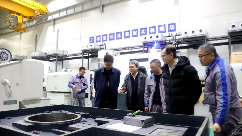 “重庆智能制造装备技术路径与发展战略研究”项目组前往江南·体育_江南online（中国）
集团调研